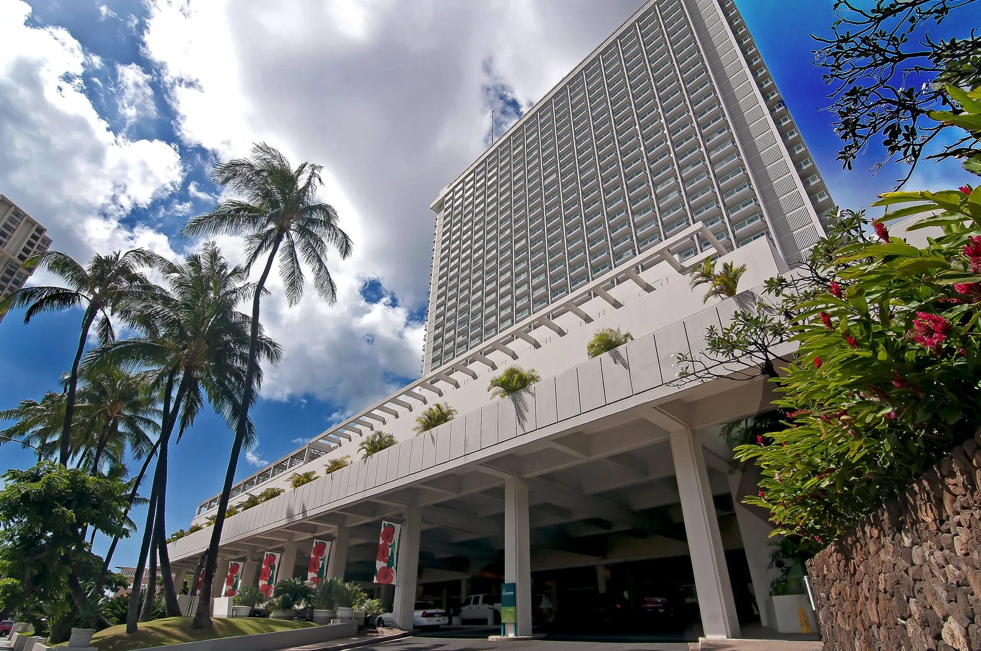 Ala Moana Hotelcondo by Luana Vacation Rental condo stay near shopping and Honolulu beaches