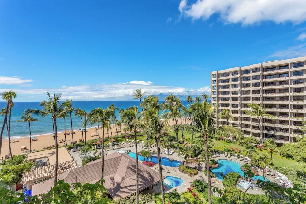 Kaanapali Alii upscale Kaanapali condo resort with beachfront location and spacious residences