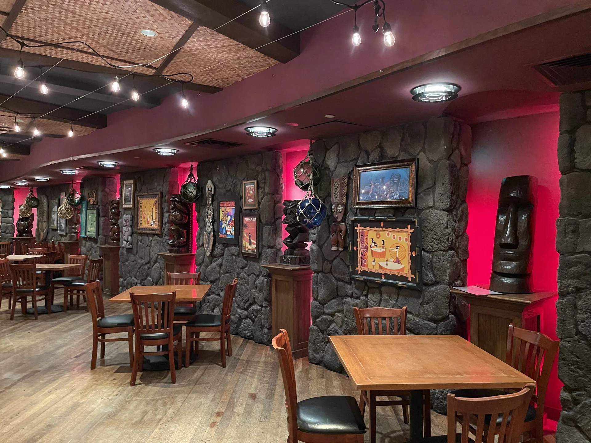 Mai Tai's Bar & Grill at Aqua Palms Waikiki