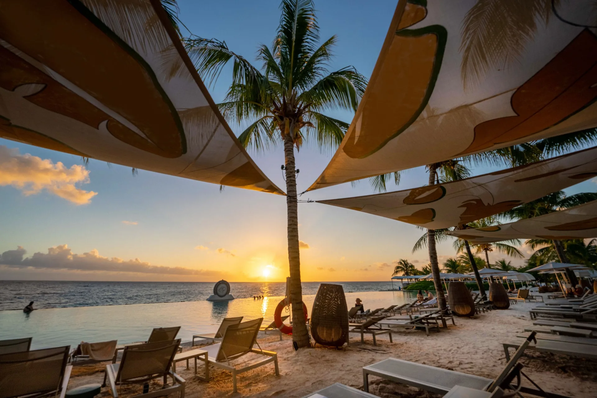 Papagayo Beach Hotel stylish beachfront hotel with beach club, modern design, and Jan Thiel nightlife