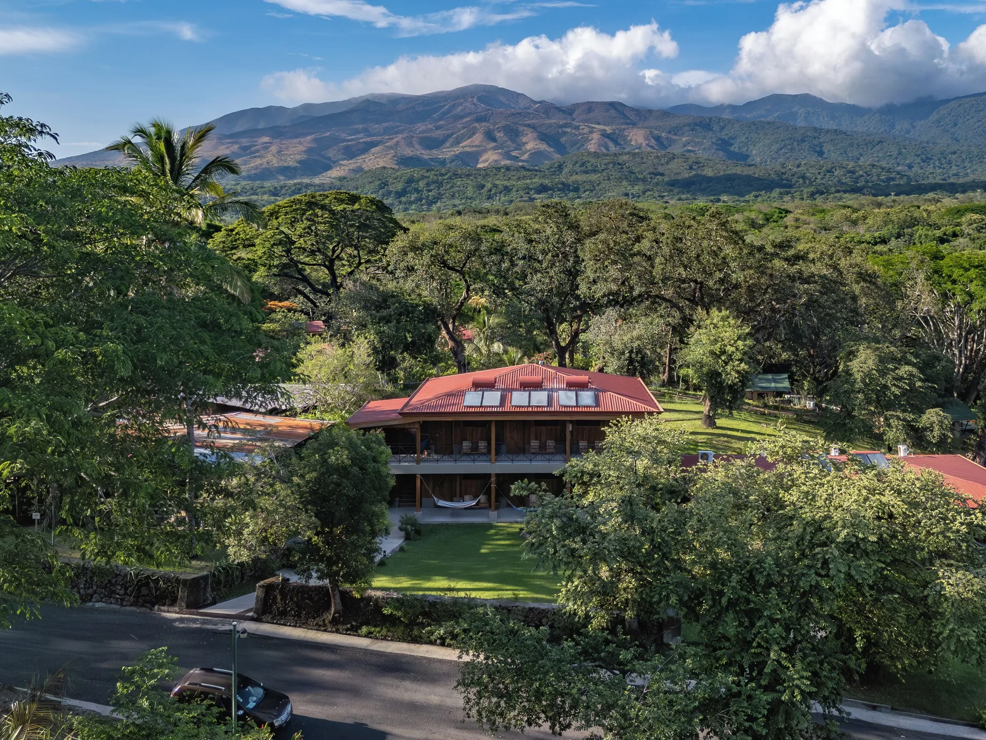 Hotel Hacienda Guachipelin adventure lodge near Rincon de la Vieja with hot springs and trails