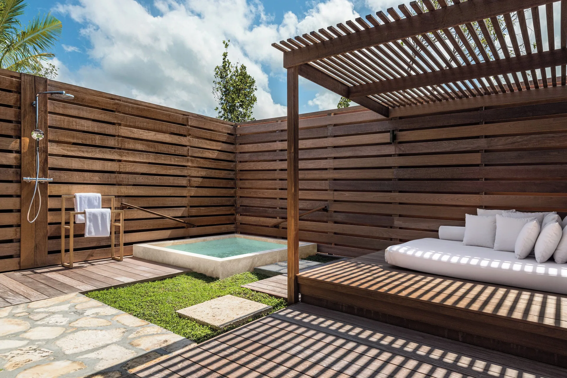 Private outdoor courtyard with plunge pool and daybed at COMO Parrot Cay.