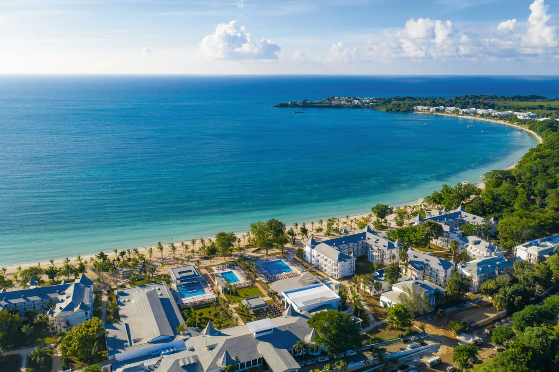 Hotel Riu Palace Tropical Bay all-inclusive Bloody Bay resort with beachfront pools and classic resort style