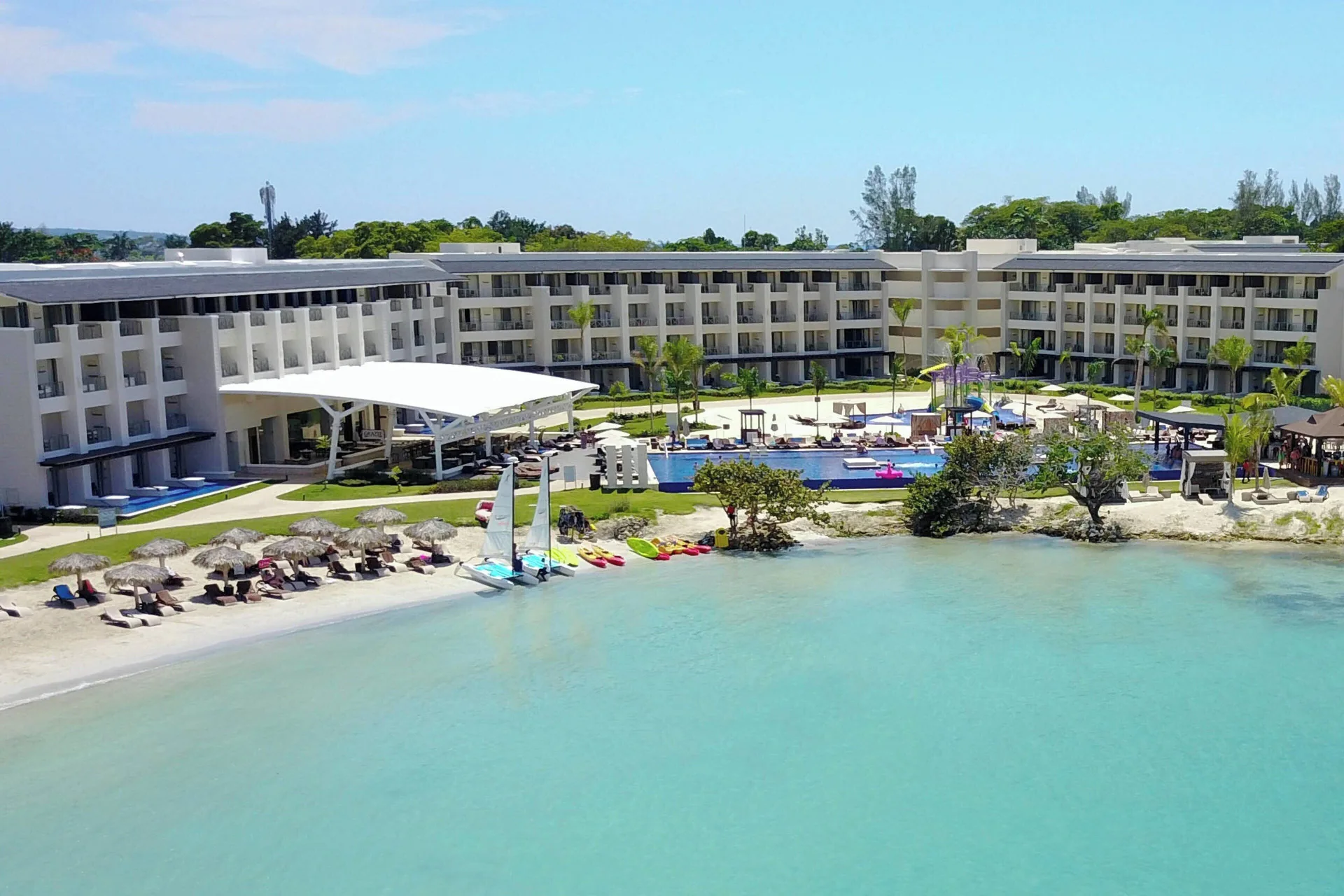 Royalton Negril all-inclusive resort with modern suites, family amenities and Bloody Bay beachfront setting