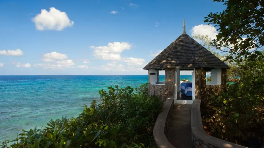 Cliffside/Oceanfront Gazebo Venue at Couples Sans Souci