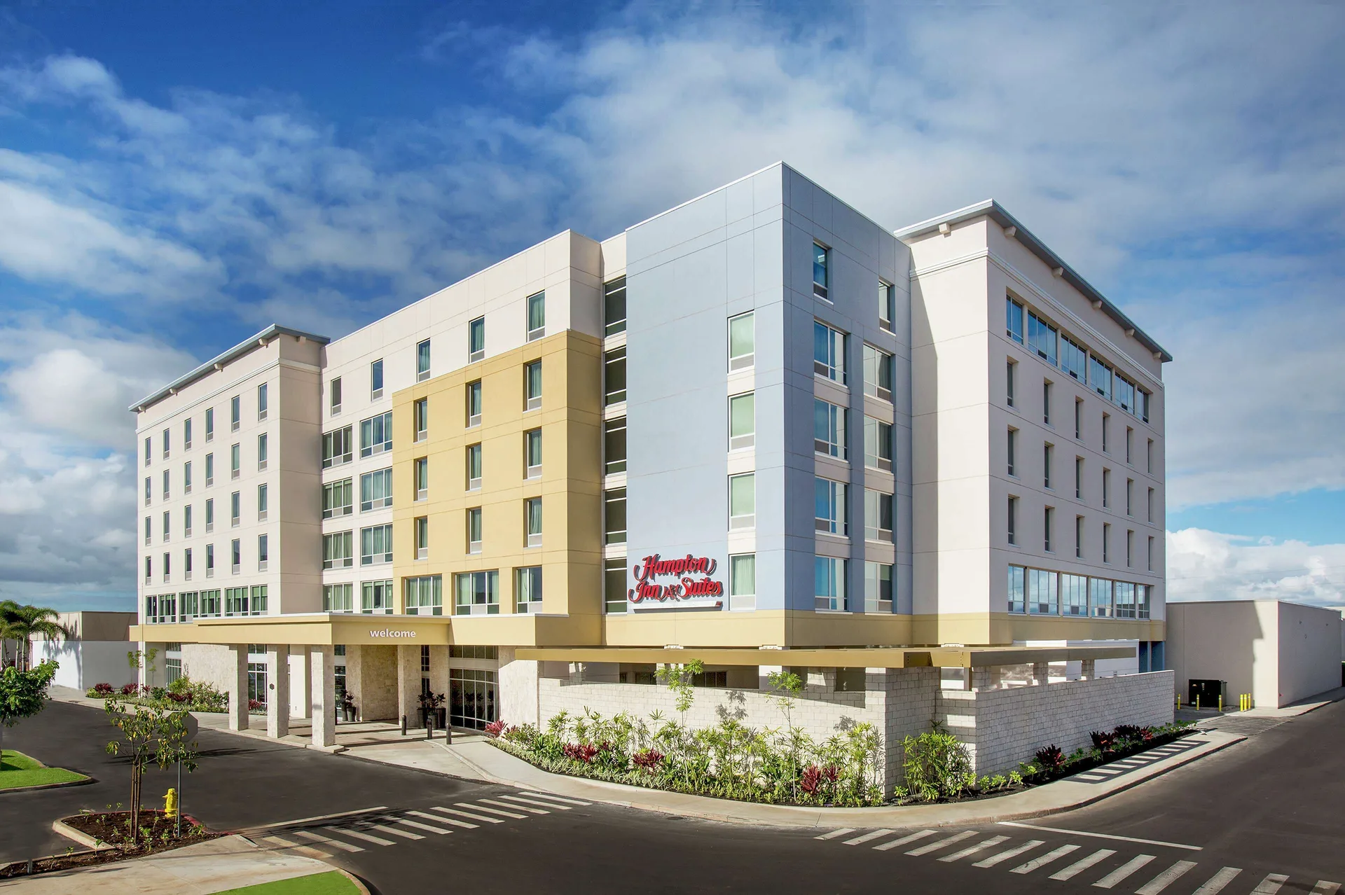 Hampton Inn and Suites Oahu Kapolei value hotel with free breakfast and west Oahu location