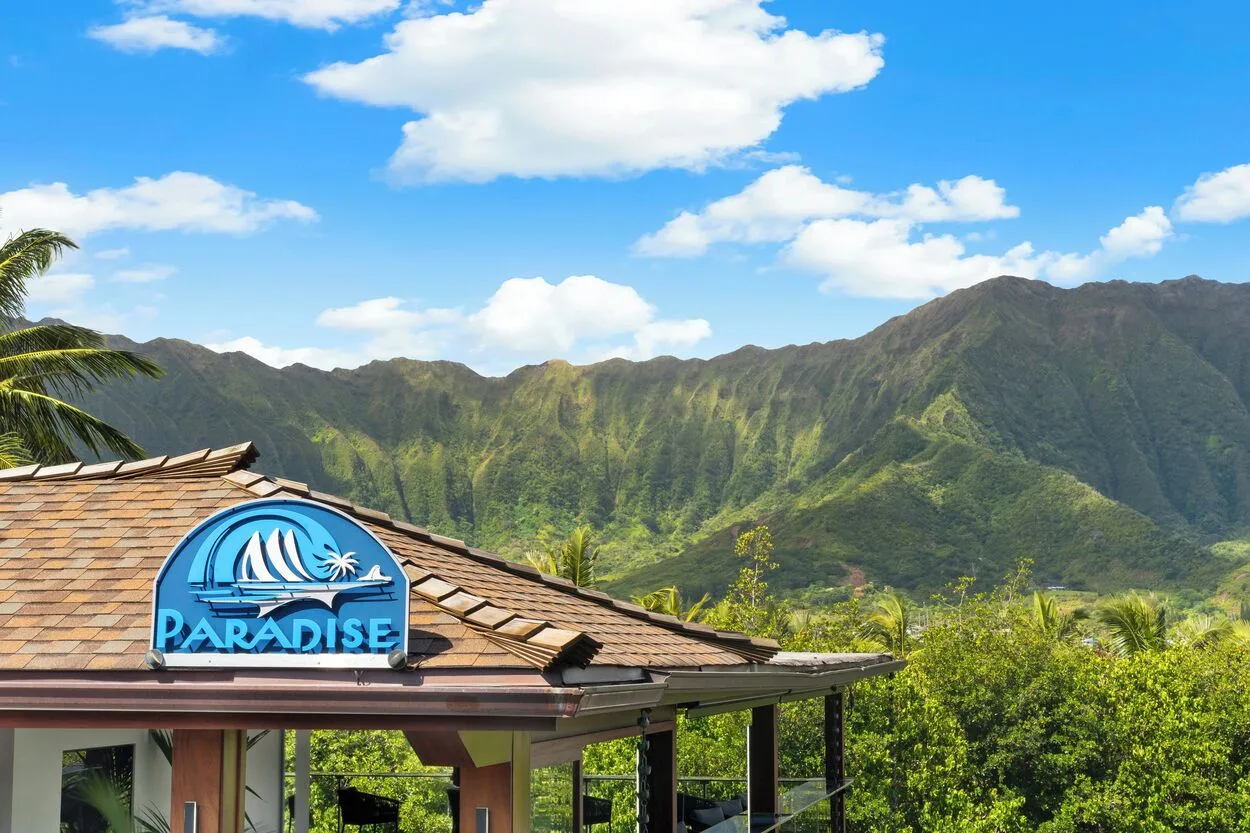 Paradise Bay Resort Kaneohe Bay waterfront retreat with bay views and relaxed island atmosphere
