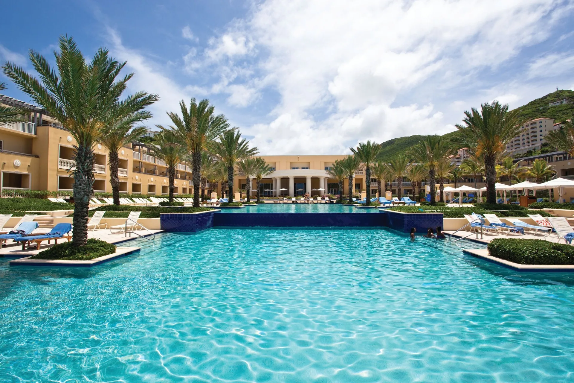 Dawn Beach Club Resort Sint Maarten beachfront condominium resort near Dawn Beach and ocean views