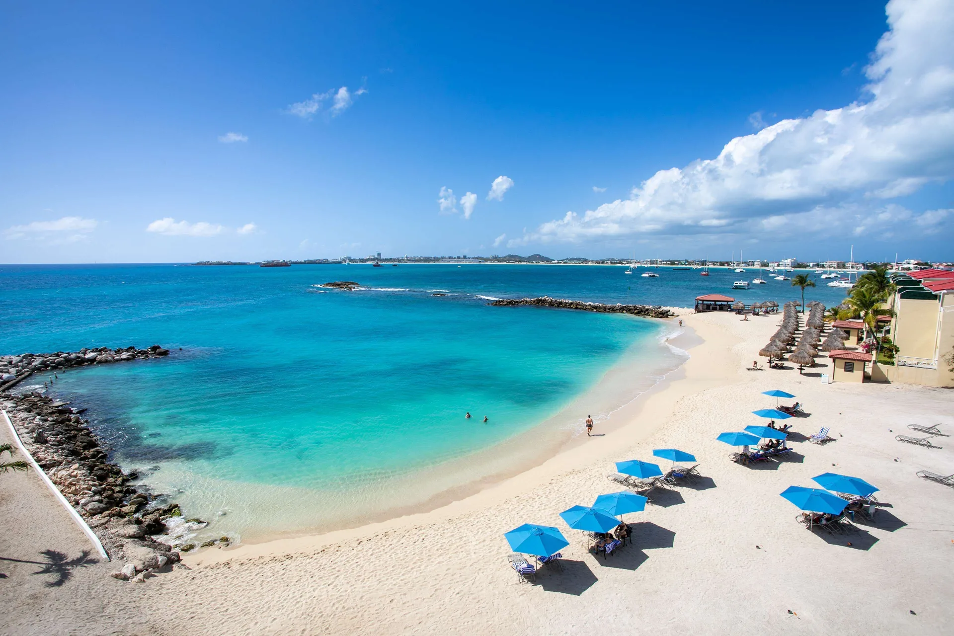 Hilton Vacation Club Flamingo Beach St. Maarten beachfront resort on Simpson Bay with suites