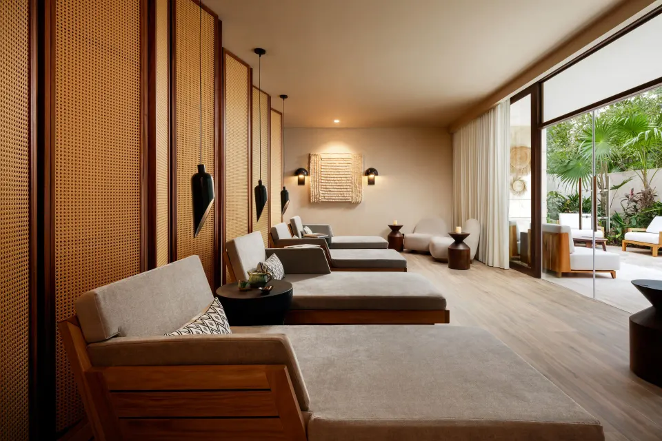 Relaxation lounge with daybeds and garden-facing windows at Fairmont Heritage Place Mayakoba.
