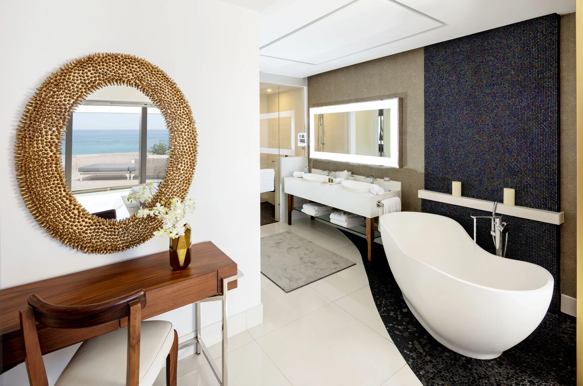 4 Bedroom Loft Ocean View bathroom with soaking tub at Garza Blanca Los Cabos.