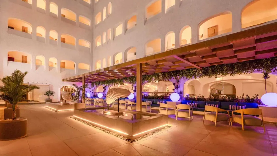 Inside the Deluxe Ocean View Room at GR Solaris Caribe — from the hotel's own gallery.