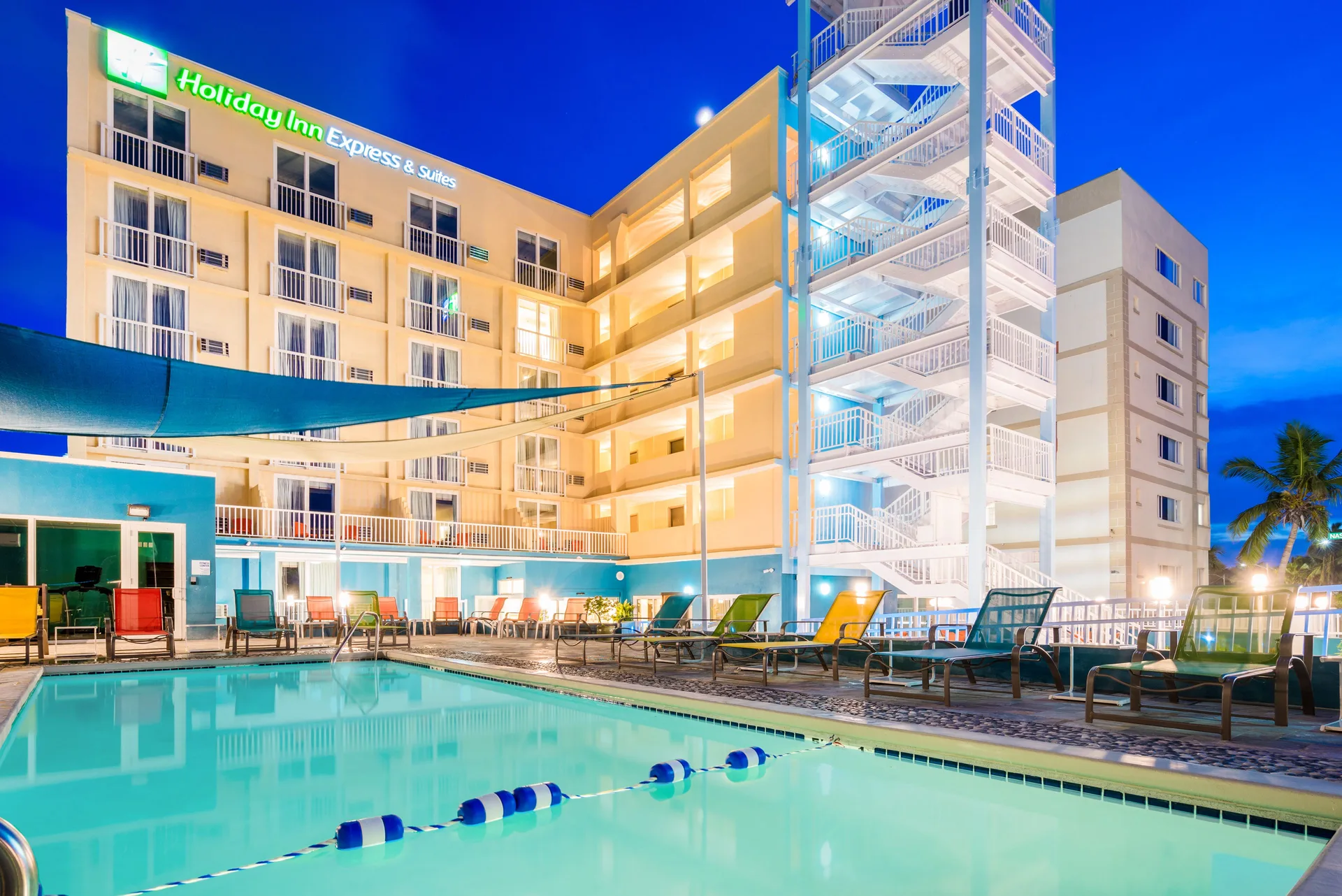 Holiday Inn Express and Suites Nassau casual downtown hotel with simple rooms and convenient location