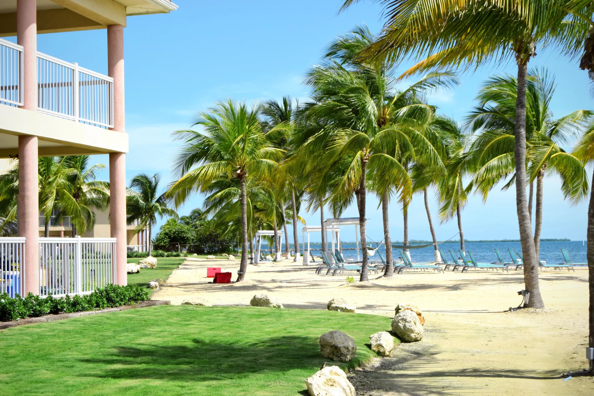 Holiday Inn Resort Grand Cayman relaxed family-friendly resort with waterfront setting and island amenities