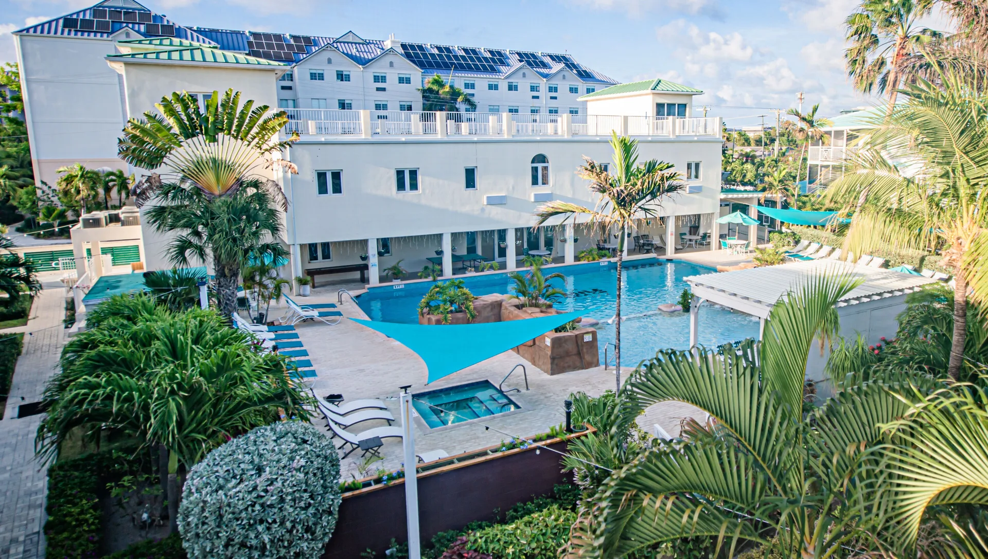 Seven Mile Beach Resort and Club condominium-style Grand Cayman resort near the beach with spacious lodging