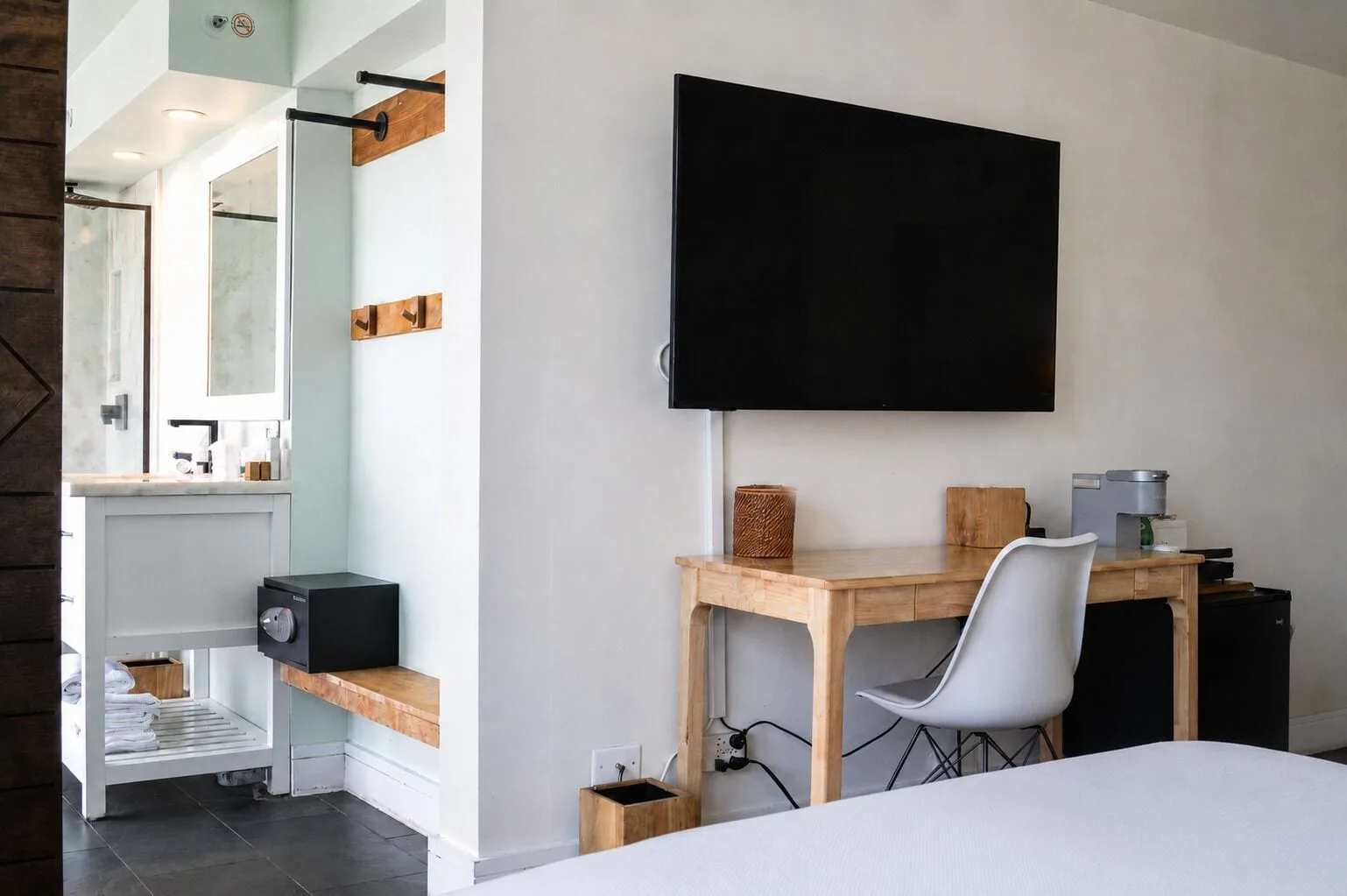 Penthouse Hoku Terrace Oceanview room with desk, TV, vanity, safe, and bed at Hotel La Croix.