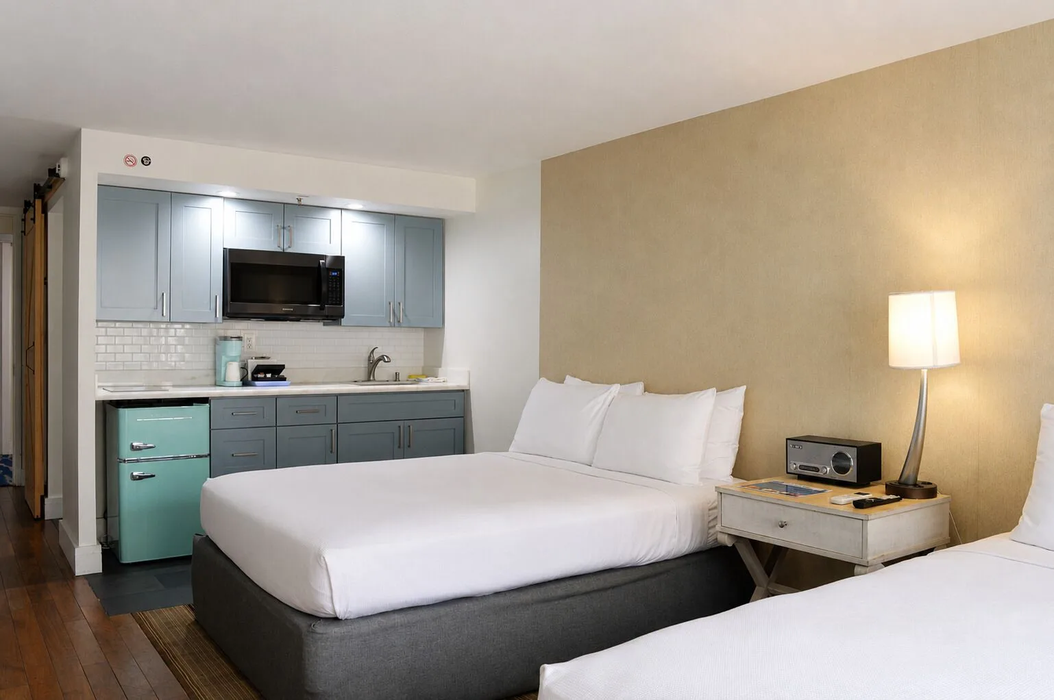 Premium Kalakaua Haus Kitchenette room with bed, nightstand and kitchenette at Hotel La Croix.