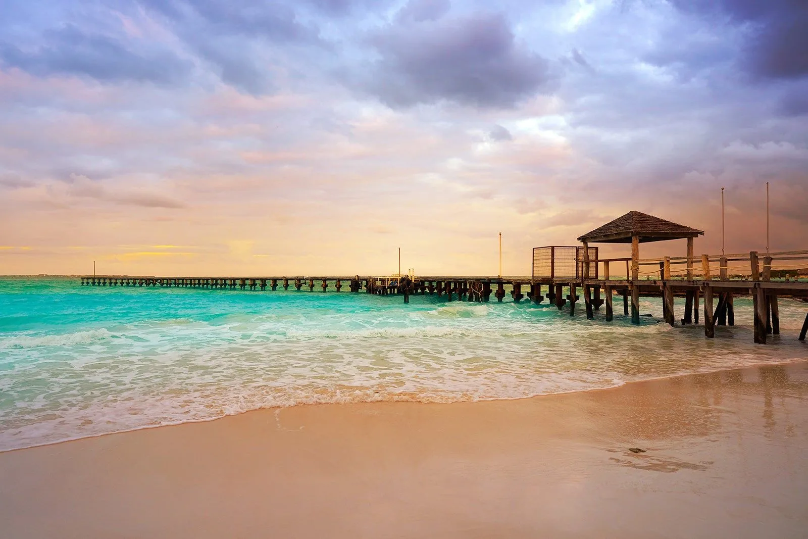 Caracol Beach 5 Min Walk
