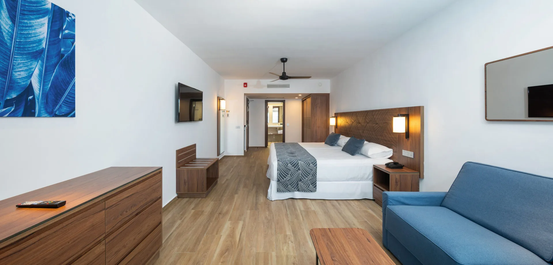 Family Room, Oceanfront (U) at Hotel Riu Montego Bay