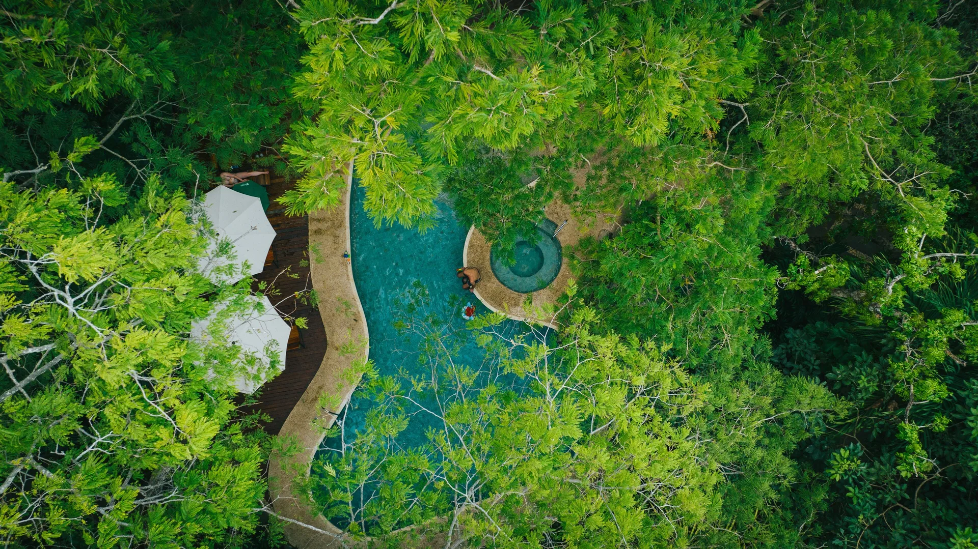 Hotel Bosque del Mar Playa Hermosa beachfront boutique hotel with tropical gardens and ocean setting