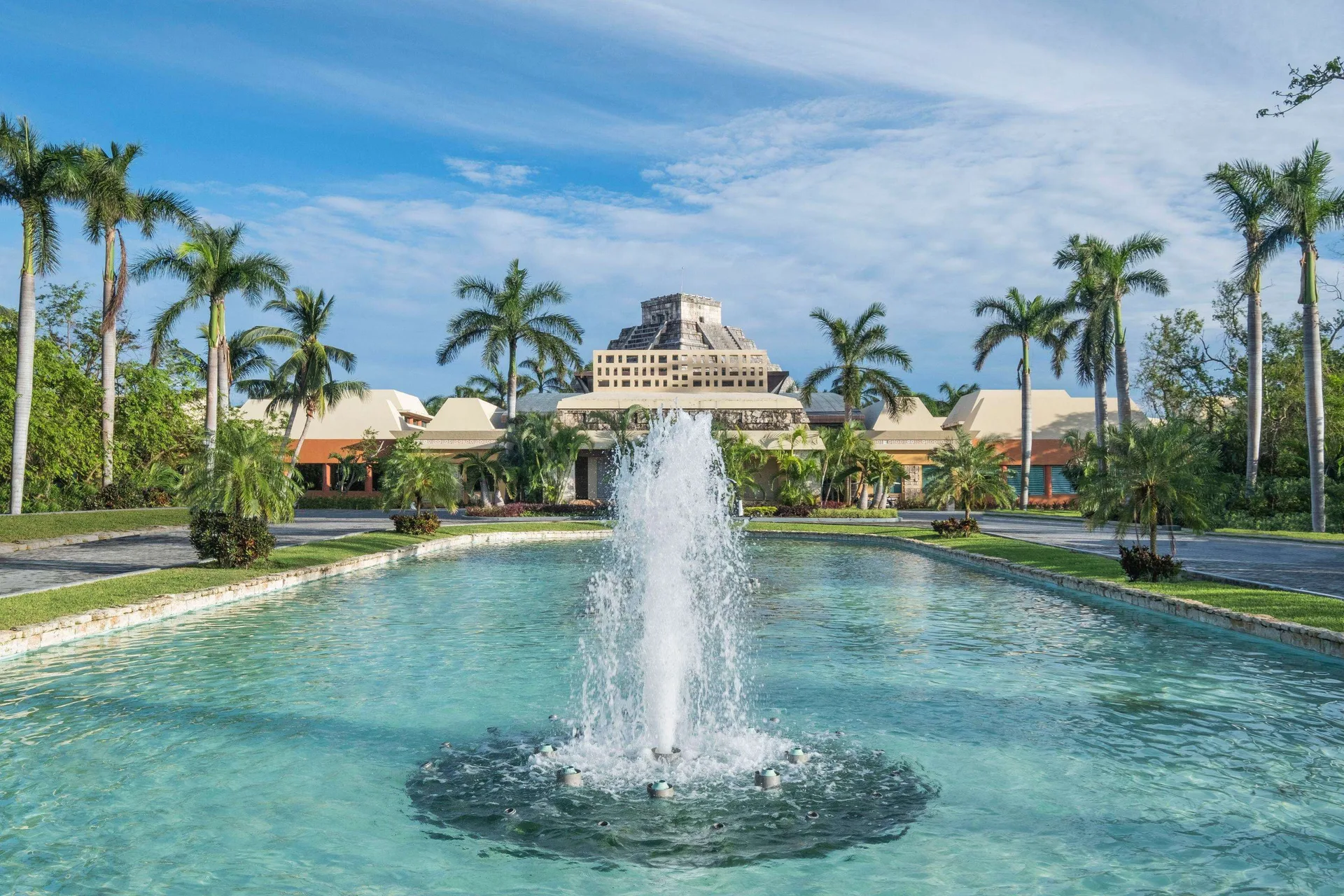 Iberostar Waves Paraíso del Maríso Maya Suites family all-inclusive resort with suites and water park access