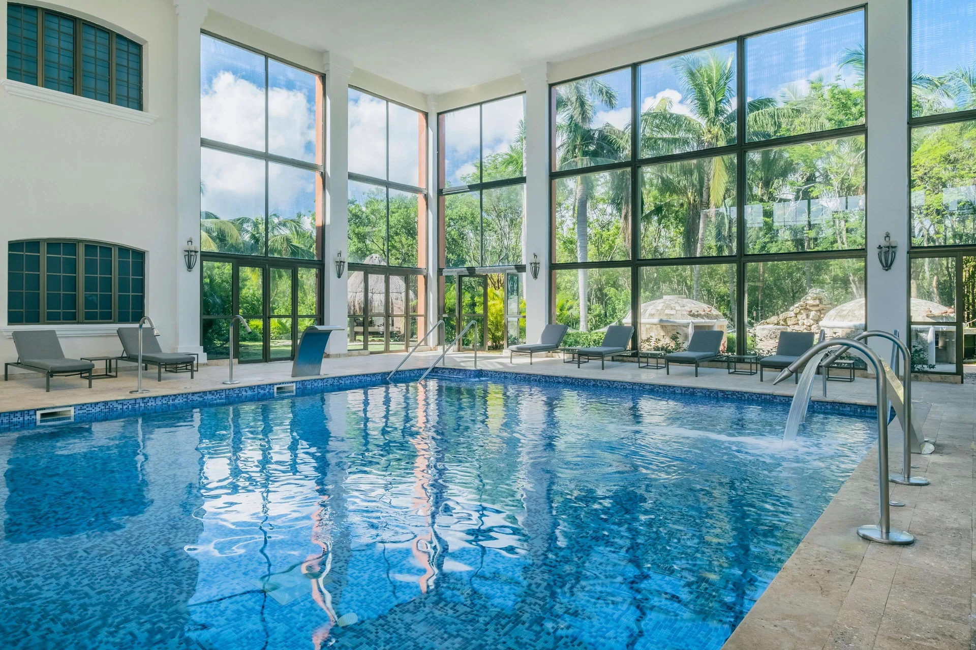 Indoor spa pool with palm views at Iberostar Waves Paraíso del Mar.