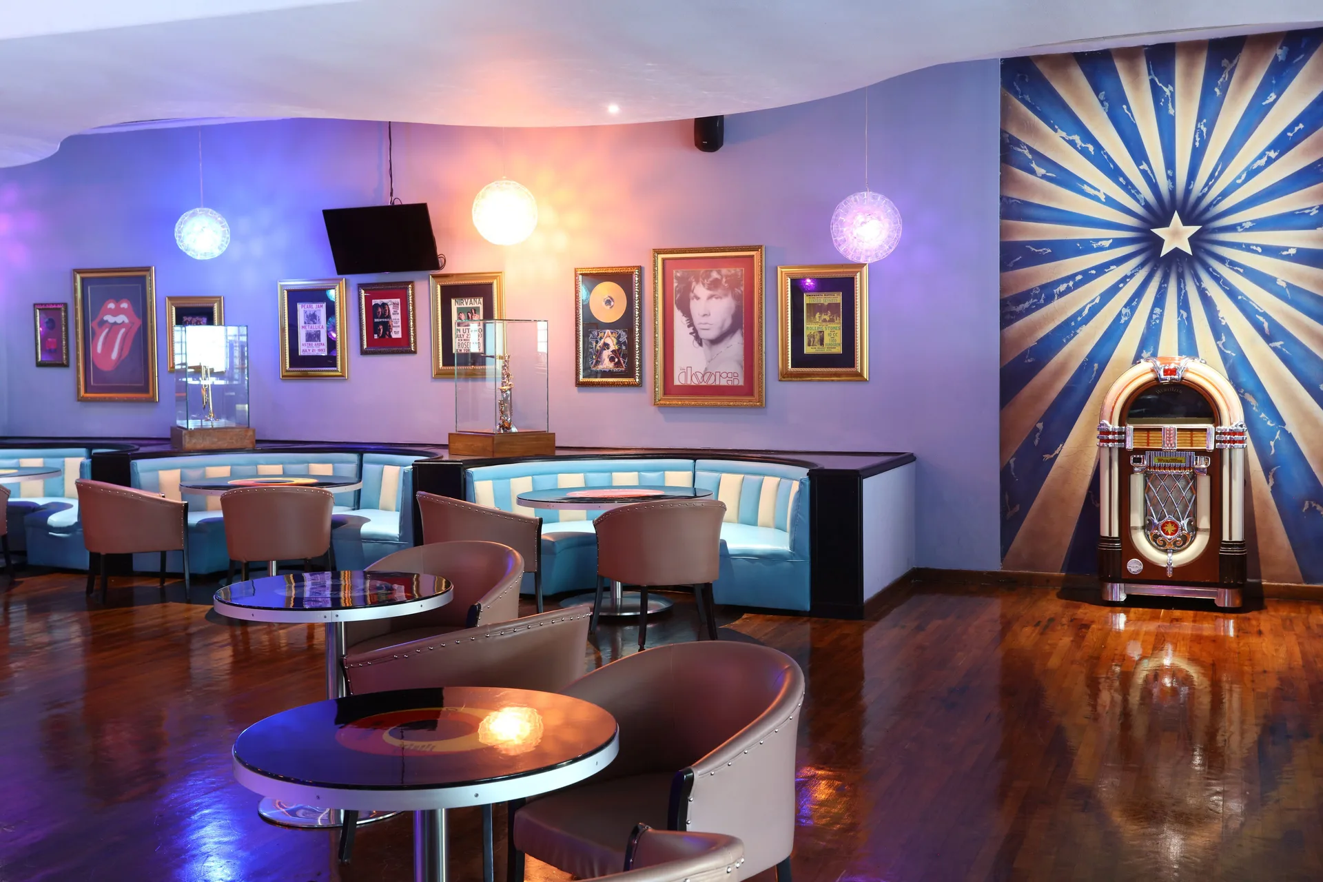 Retro lounge seating and jukebox at Iberostar Waves Paraíso del Mar.