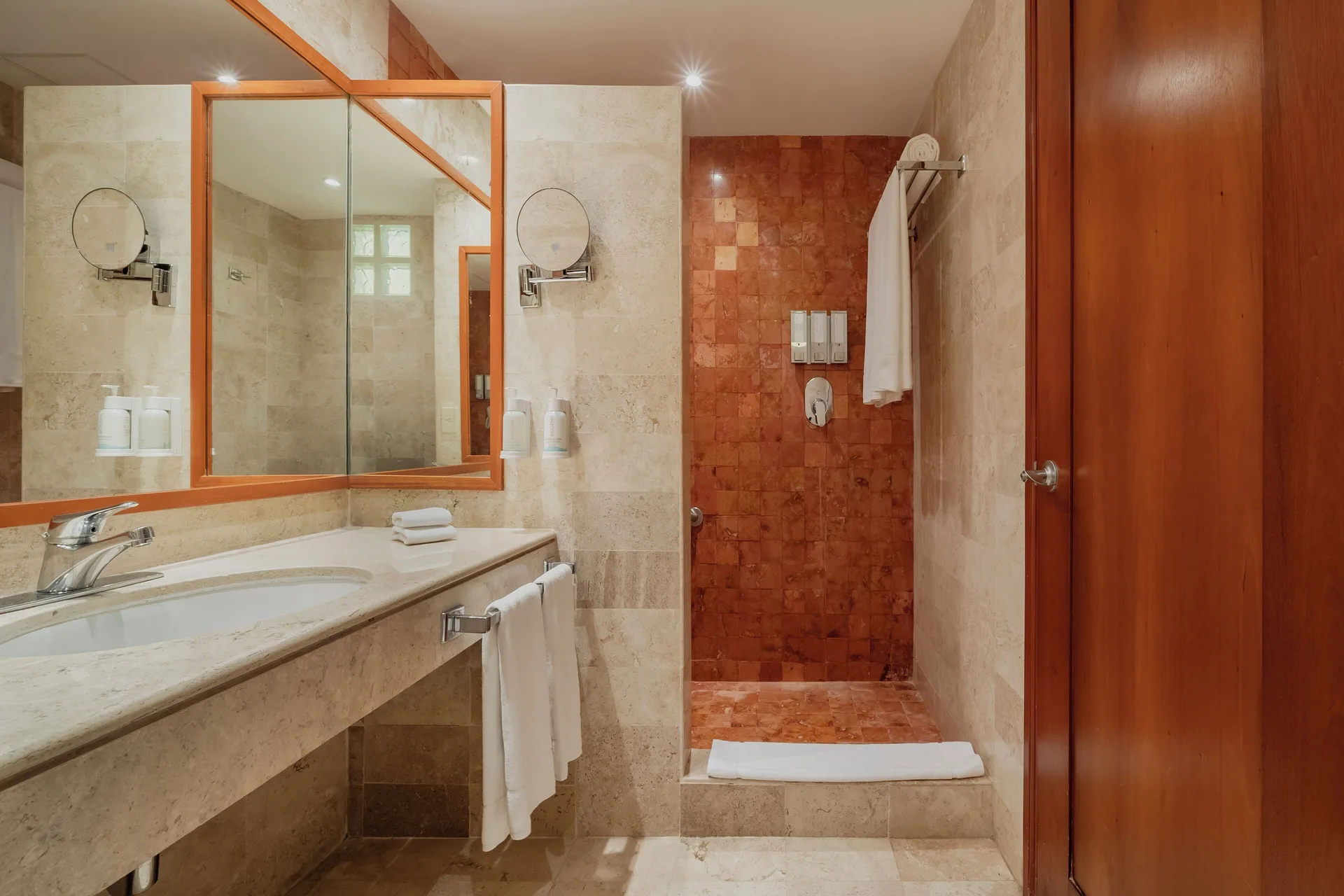 Junior Suite bathroom at Iberostar Waves Paraíso del Mar with vanity, mirrors, and walk-in shower.