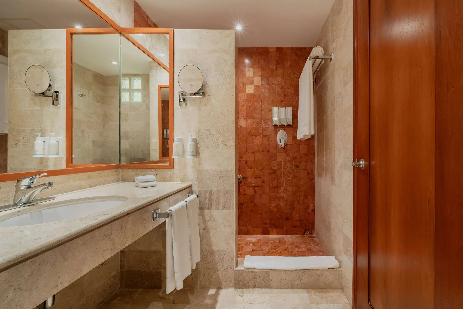 Premium Room poolside bathroom with vanity and walk-in shower at Iberostar Waves Paraíso del Mar.