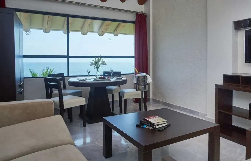 Royal Level Junior Suite Official 2