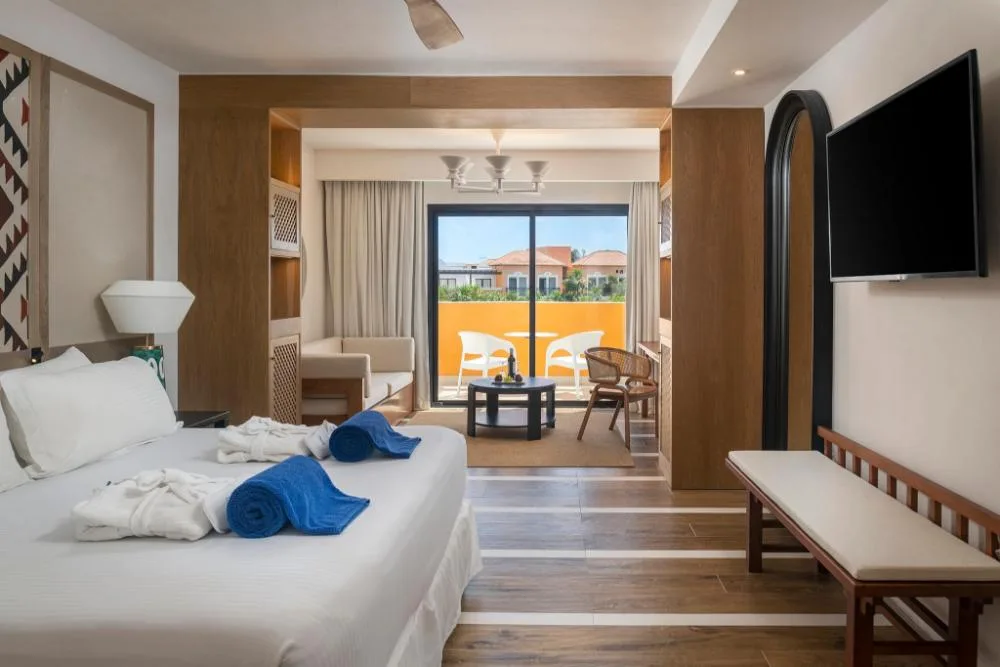 Privilege Junior Suite Nature View bedroom with king bed at Ocean Coral and Turquesa.
