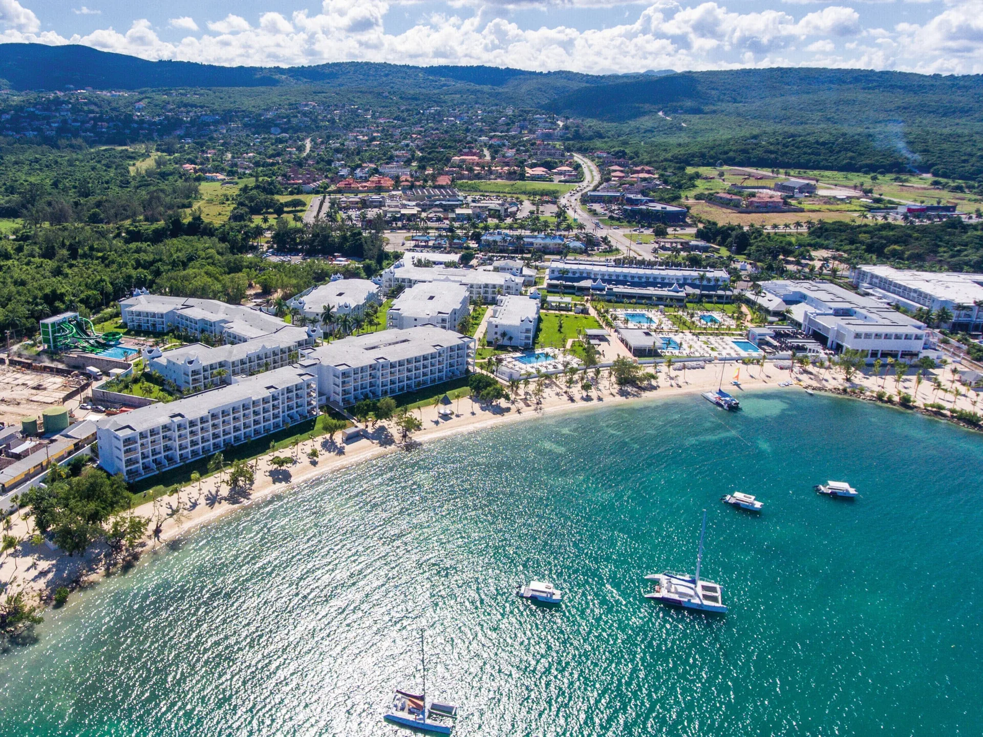 Hotel Riu Montego Bay all-inclusive beachfront resort with water park, pools, and entertainment