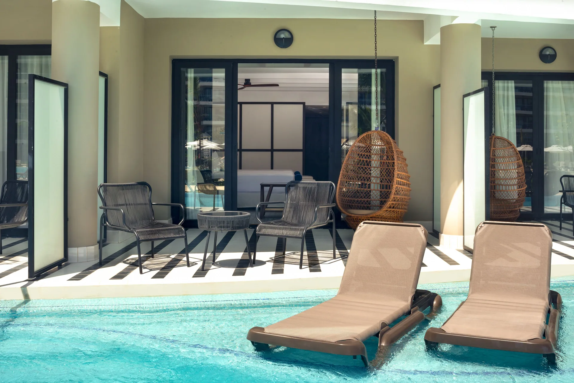 Junior Suite Swim Up terrace with pool loungers and seating at Ocean Coral Spring.