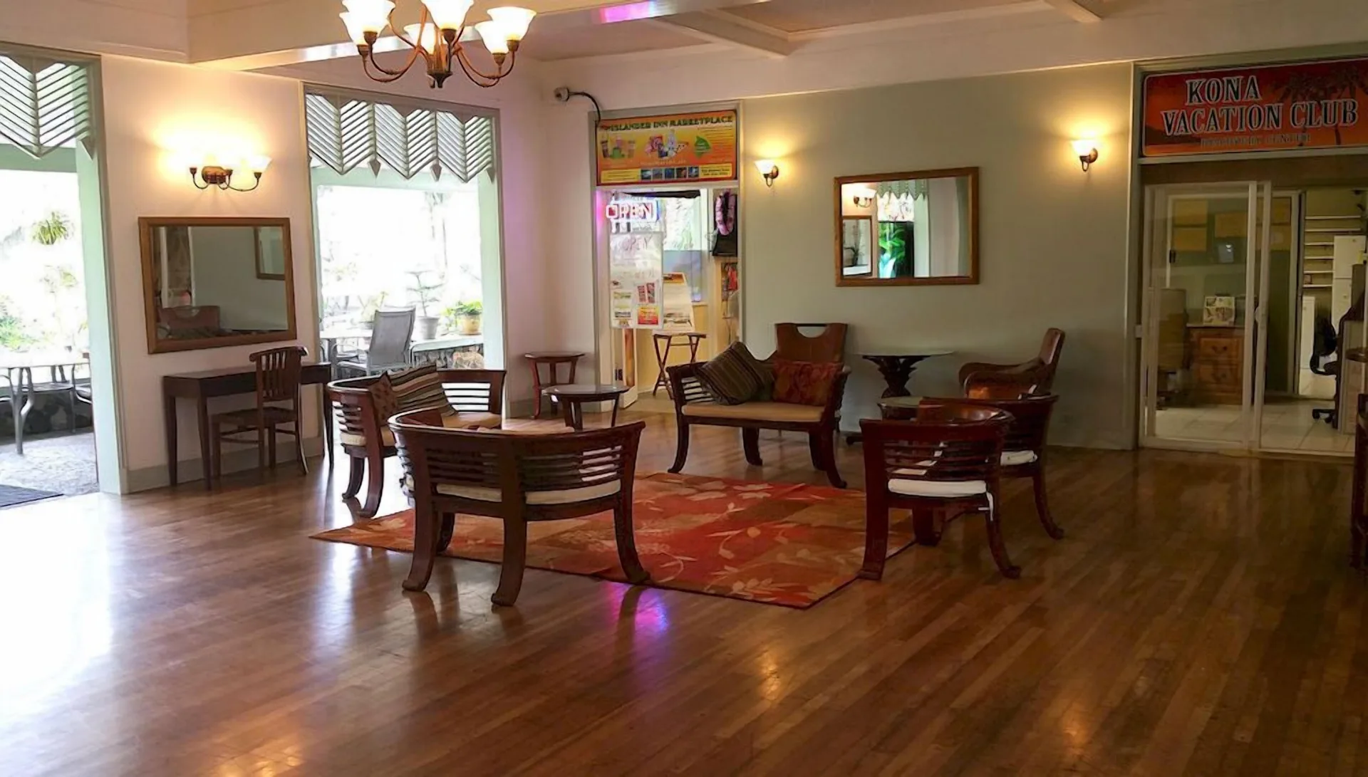 Kona Islander Inn Condos casual condominium lodging with tropical courtyard and Kailua-Kona access