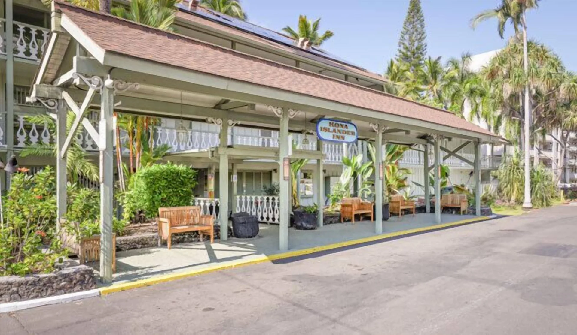 Kona Islander Vacation Club casual Kailua-Kona vacation property with tropical grounds and town access