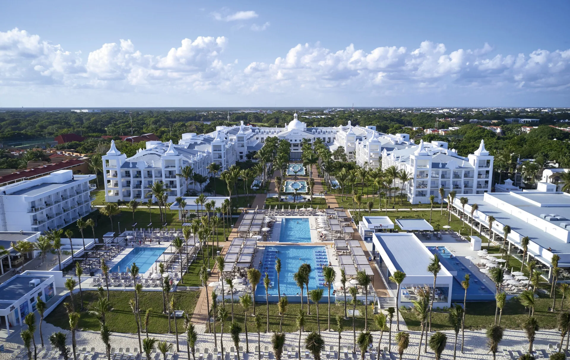Hotel Riu Palace Playa del Carmen all-inclusive Playacar resort with beachfront pools and classic palace design