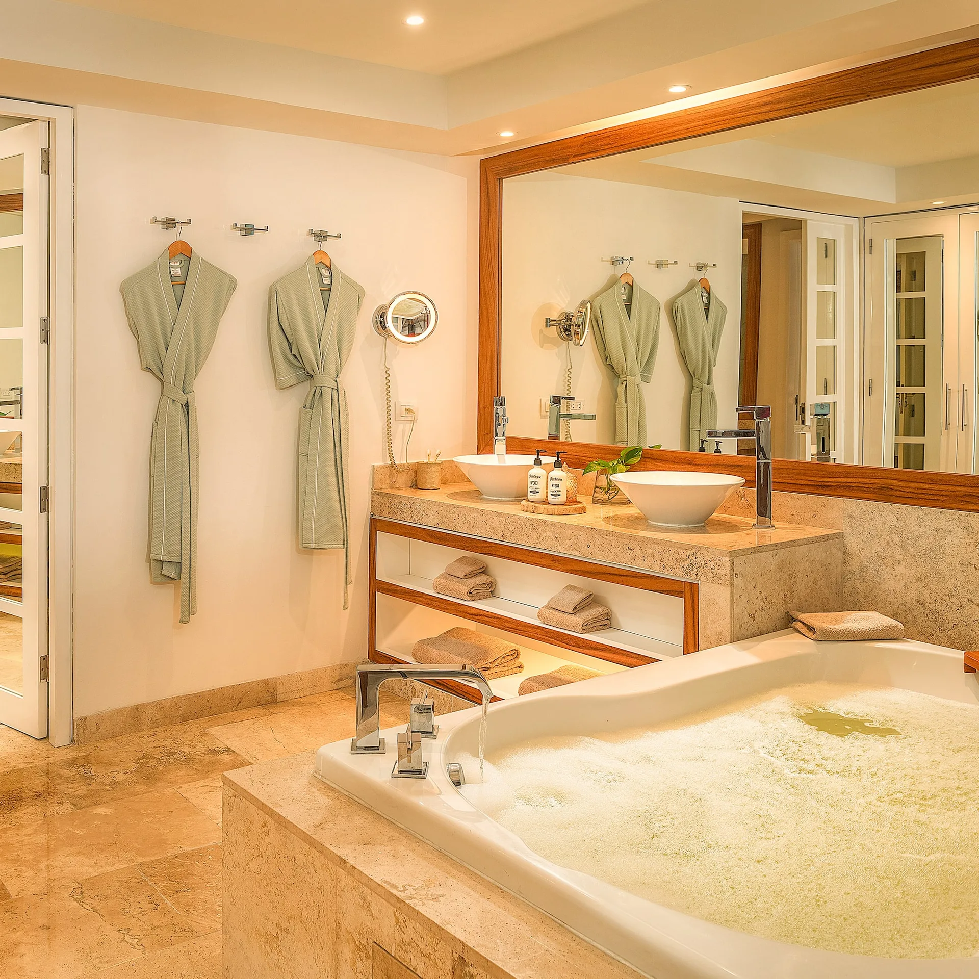 The Reserve Master Suite Swim Up Official 5