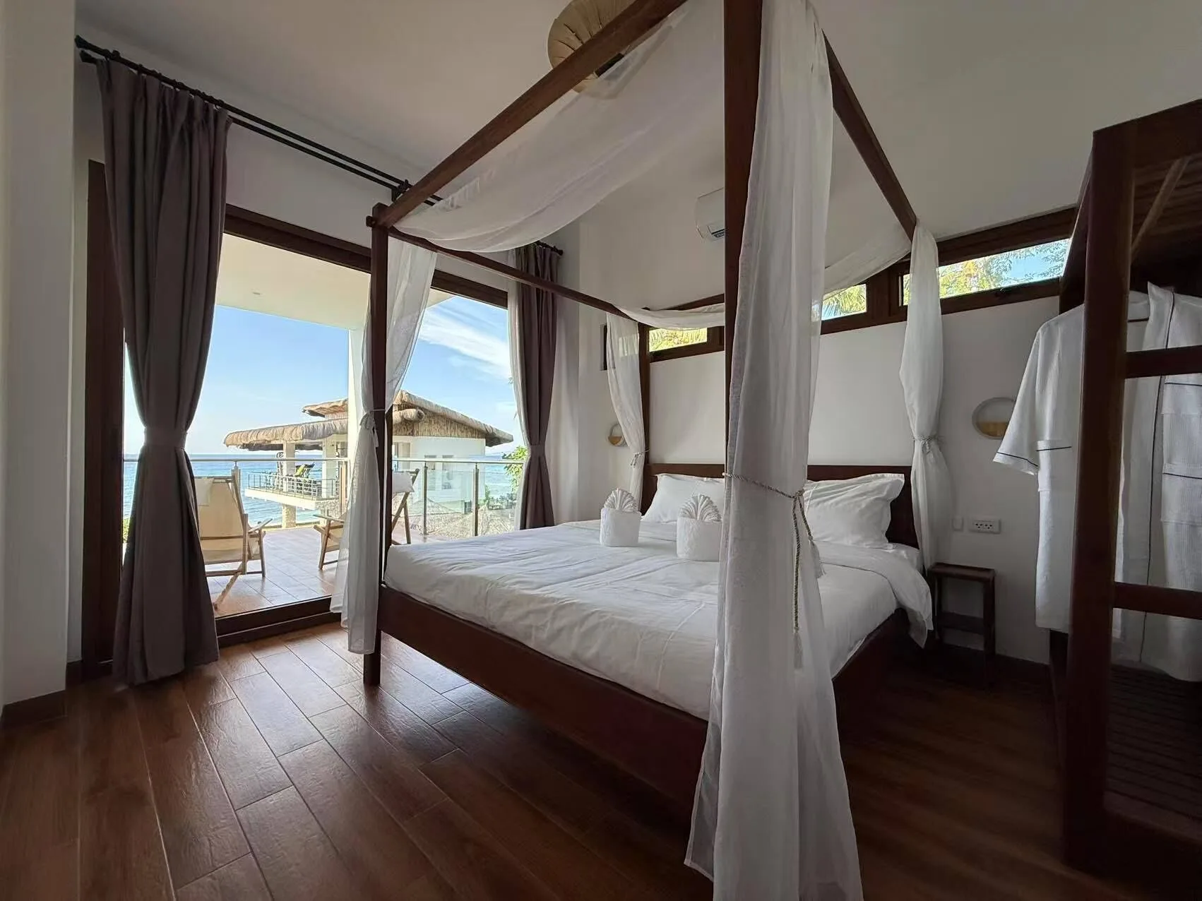 Four-poster bed in a Luxury Suite with beach view at Resort Deja Vu.