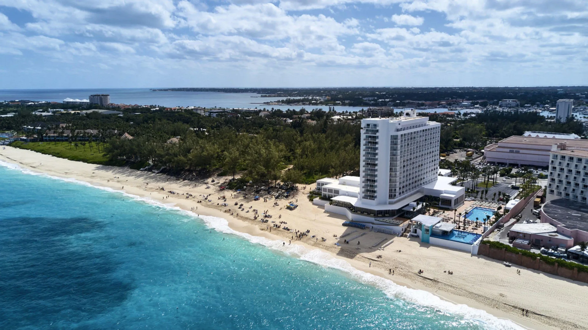 Hotel Riu Palace Paradise Island all-inclusive beachfront resort with adults-only atmosphere and ocean views