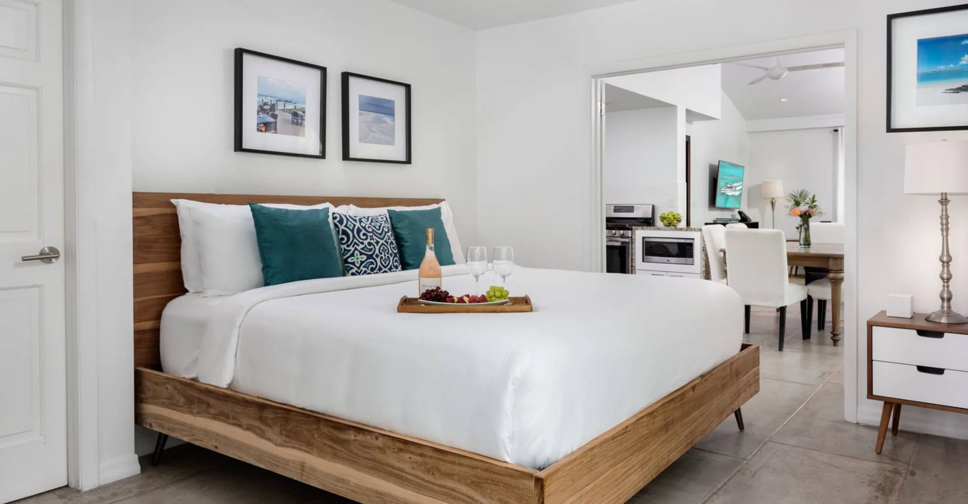 Luxury One Bedroom Suite Official 2