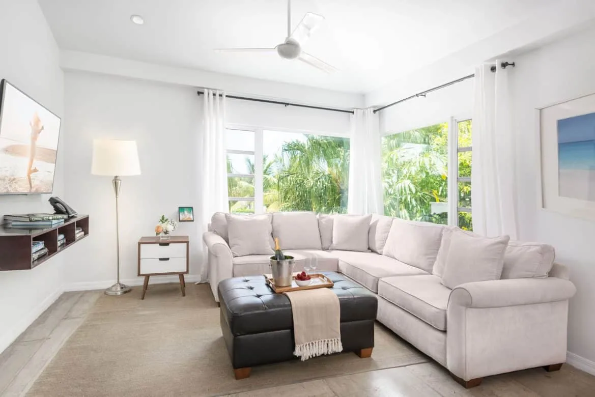 Luxury One Bedroom Suite Official 3