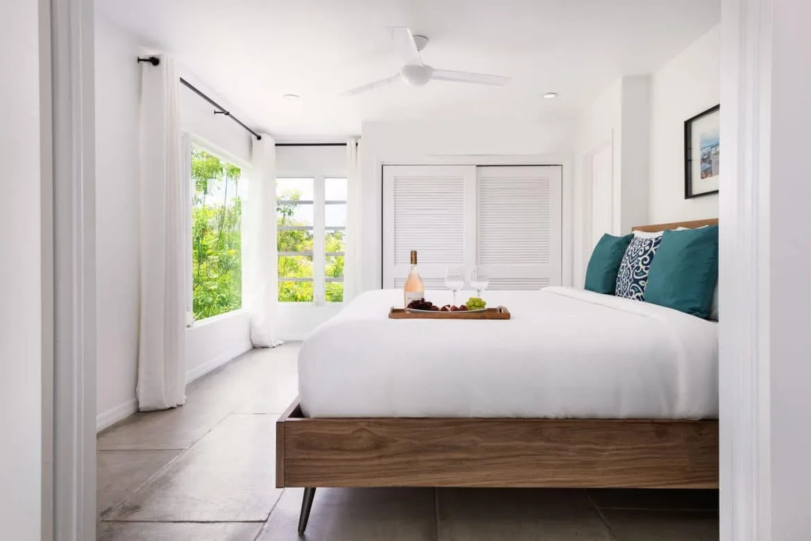Luxury One Bedroom Suite Official 4