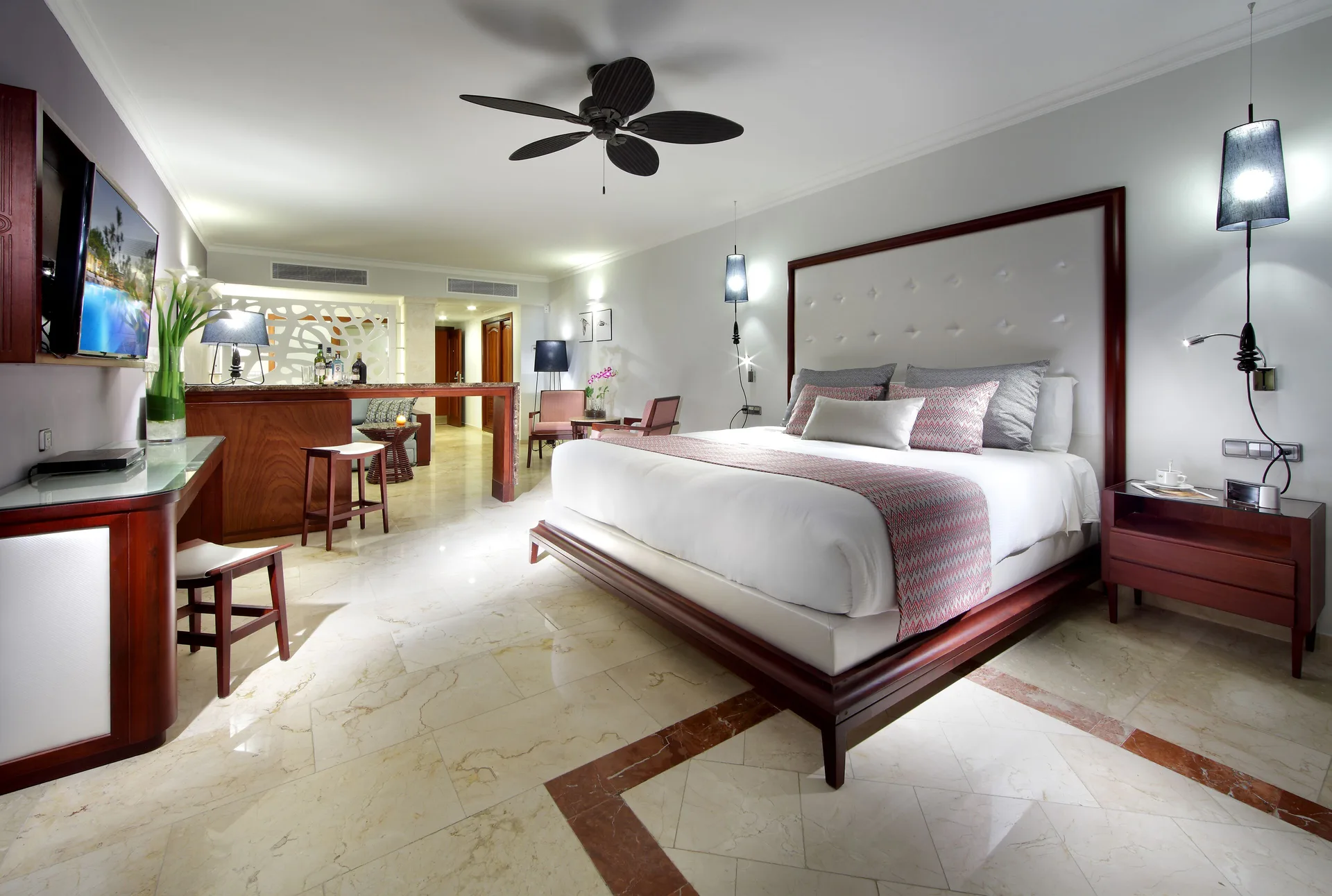 Jacuzzi Terrace Suite Beachside bedroom with king bed and bar area at TRS Turquesa Hotel.