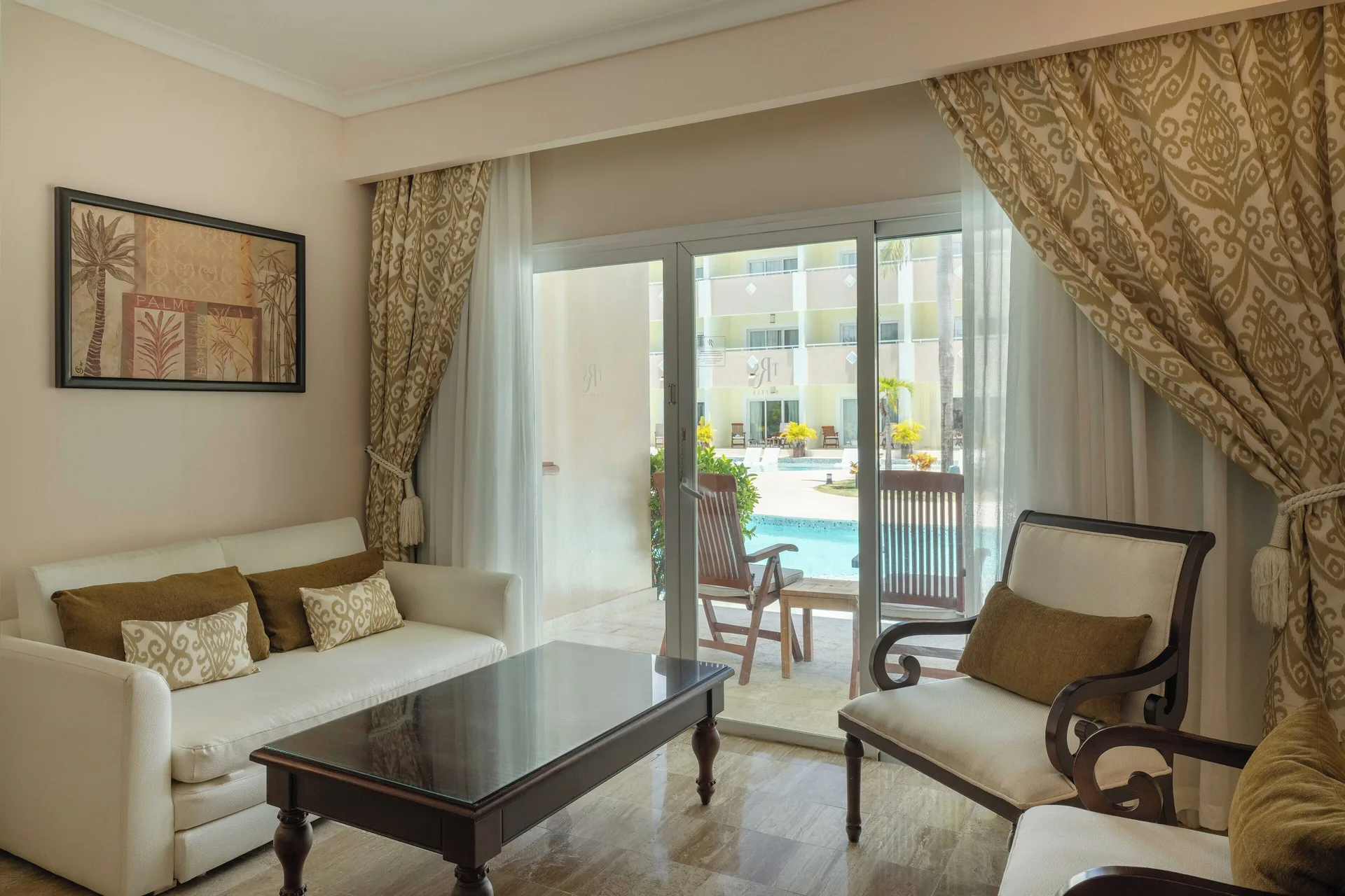 Junior Suite Swim Up sitting area with terrace doors at TRS Turquesa Hotel.
