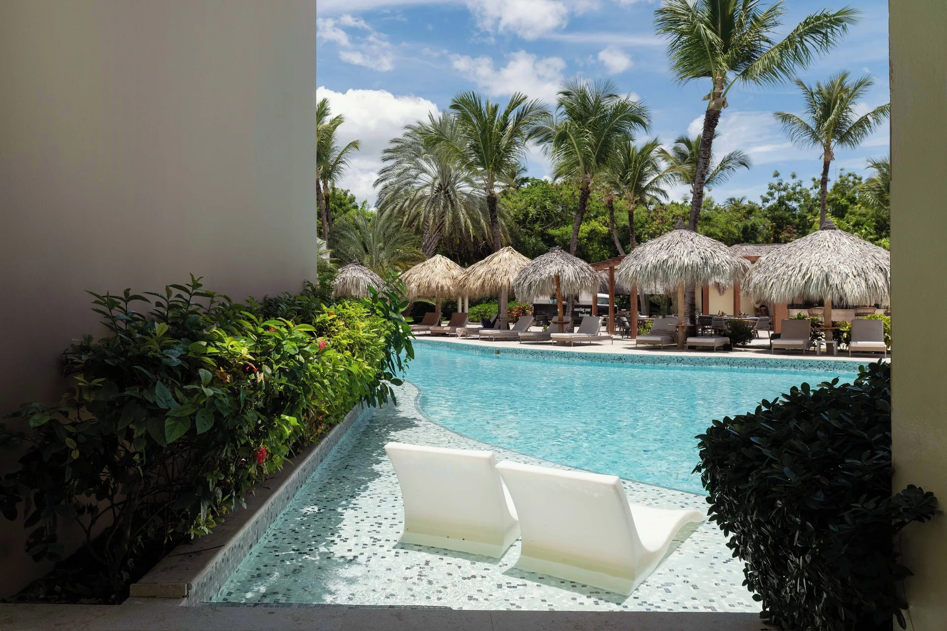 Romance Suite Swim Up pool terrace with in-water loungers at TRS Turquesa Hotel.